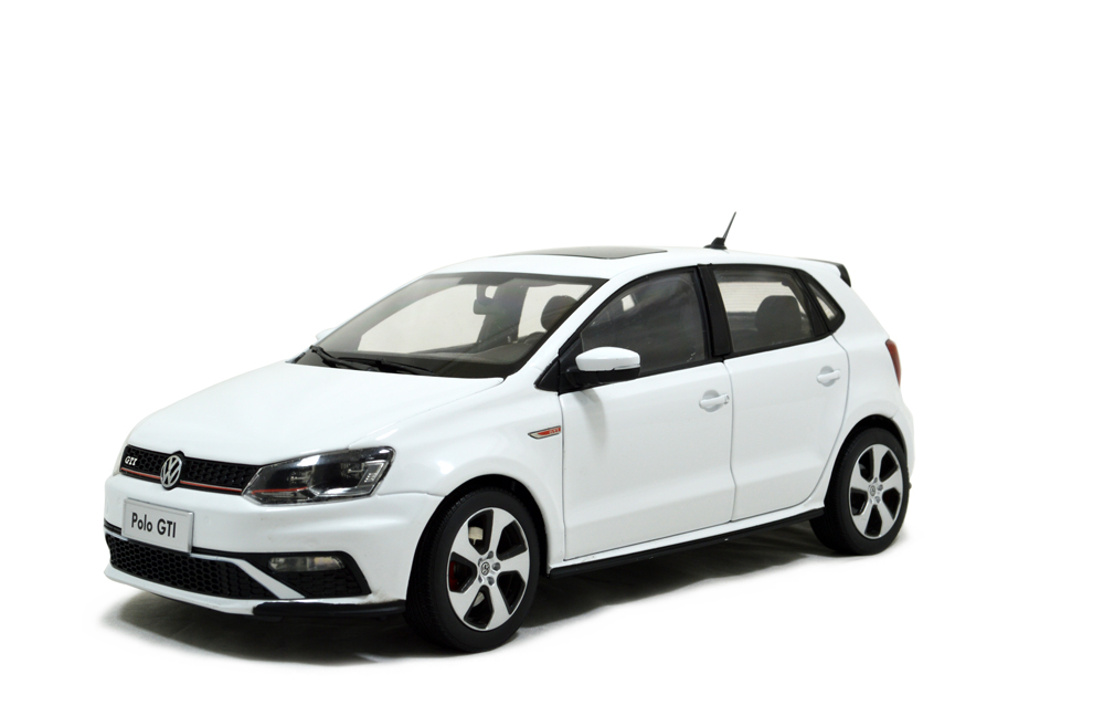 Volkswagen_Polo_GTI_2015_W_12-3